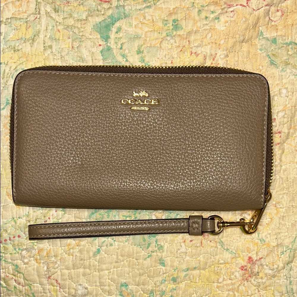 Coach  Zip around Leather wallet Wristlet with Gold Accents dark stone color